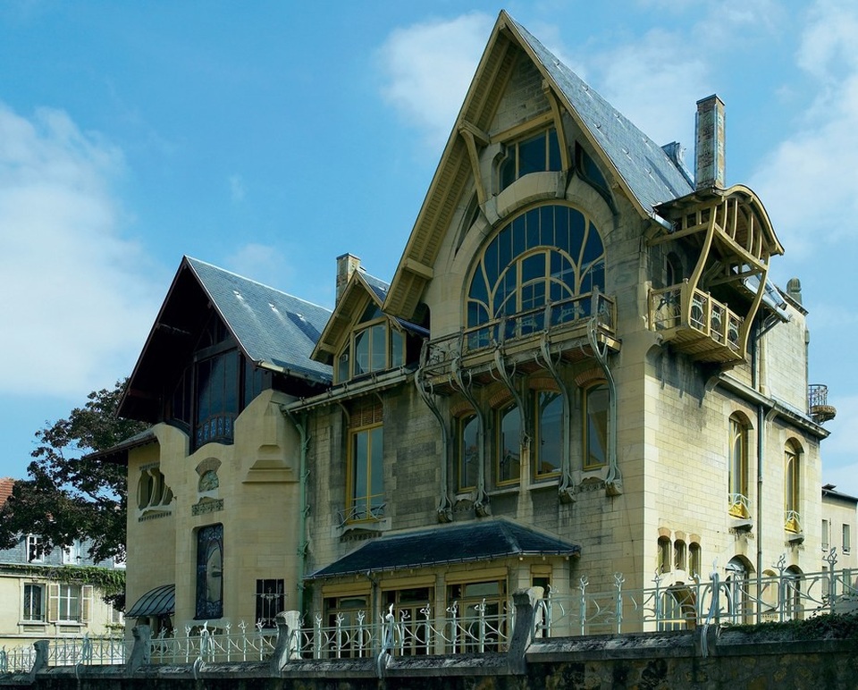 Ngôi nhà có thiết kế như bước ra từ một câu chuyện cổ tích này là sản phẩm của hai kiến trúc sư Henri Sauvage và Louis Majorelle. Được biết, đây cũng chính là một trong những công trình kiến trúc theo trường phái Art nouveau (Tân nghệ thuật) đầu tiên được xây dựng tại nước Pháp.