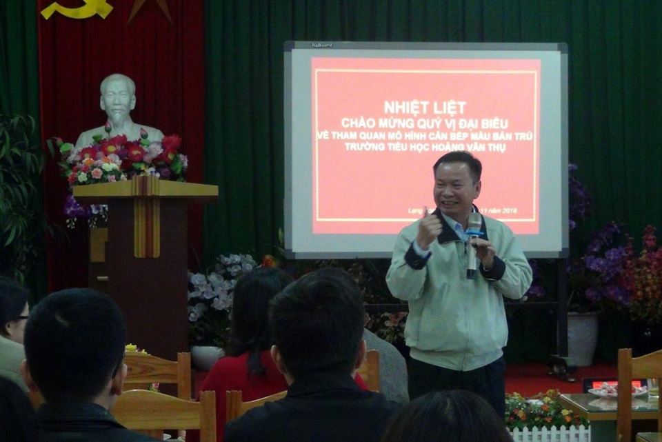 Tham quan học tập mô hình bếp ăn mẫu bán trú tại Lạng Sơn - 1
Ông Lê Xuân Trường- Đại diện Sở Giáo dục và Đào tỉnh Lạng Sơn chia sẻ về những đóng góp của Dự án đối với việc nâng cao chất lượng giáo dục.