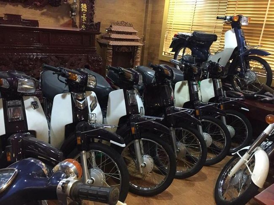 
Mẫu xe này có mặt tại thị trường Việt Nam với hai loại chủ yếu là xe nhập khẩu từ Thái Lan và xe lắp ráp ở Việt Nam.
