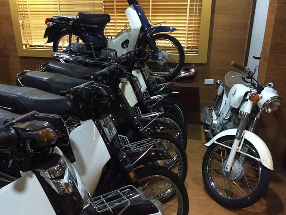 
Ngoài Honda Dream, chủ xe còn sưu tập cả các xế nổ cổ điển khác của Honda.
