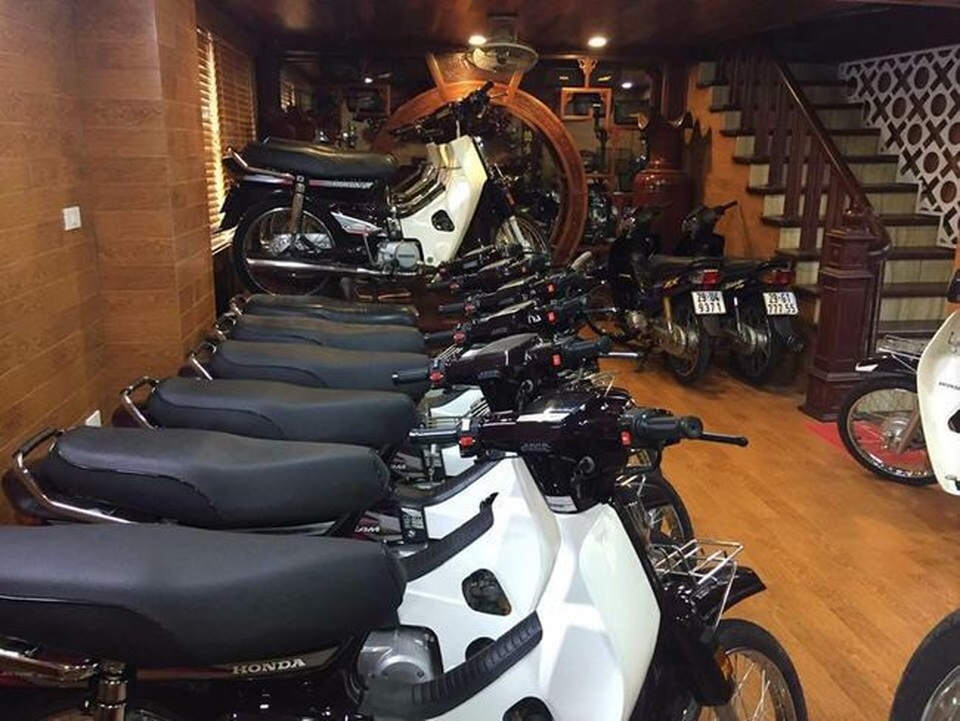 
Dàn xe Dream này được chủ xe chia sẻ là xe dân dùng và được anh sưu tầm lại, thế nhưng tất cả đều là nguyên bản.
