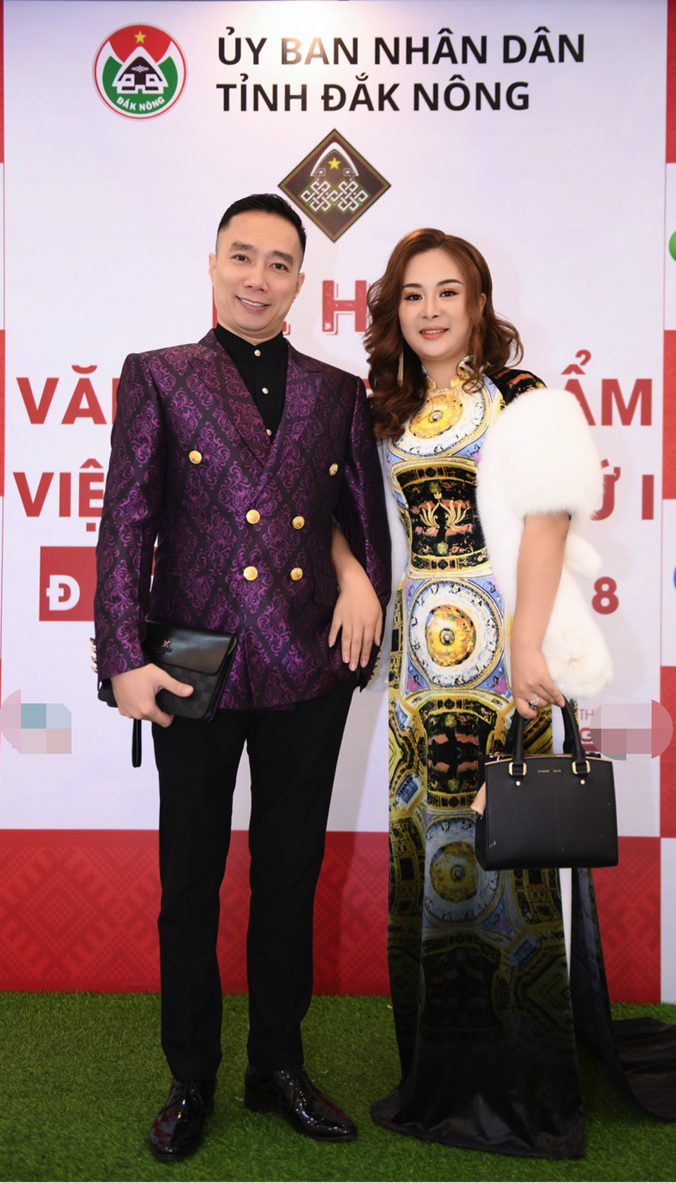 NTK Đỗ Trịnh Hoài Nam đưa họa tiết dát vàng 9999 và thổ cẩm lên áo dài - 3 Thảo Giang là NTK trẻ, học trò của NTK Đỗ Trịnh Hoài Nam.