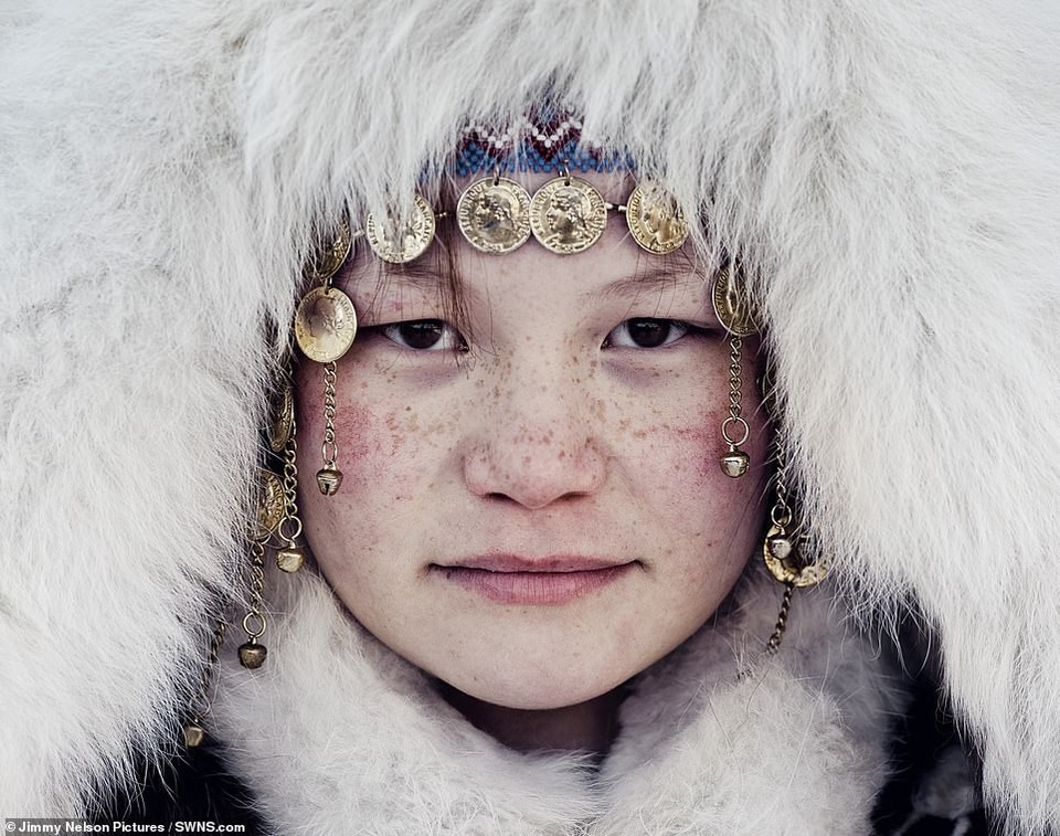 Chiêm ngưỡng vẻ đẹp mê hoặc của… văn hóa - 3
Một bé gái trong bộ tộc Nenet ở Siberia. Người Nenet là những thợ săn tài ba và là những người chăn thả gia súc dày dặn kinh nghiệm.