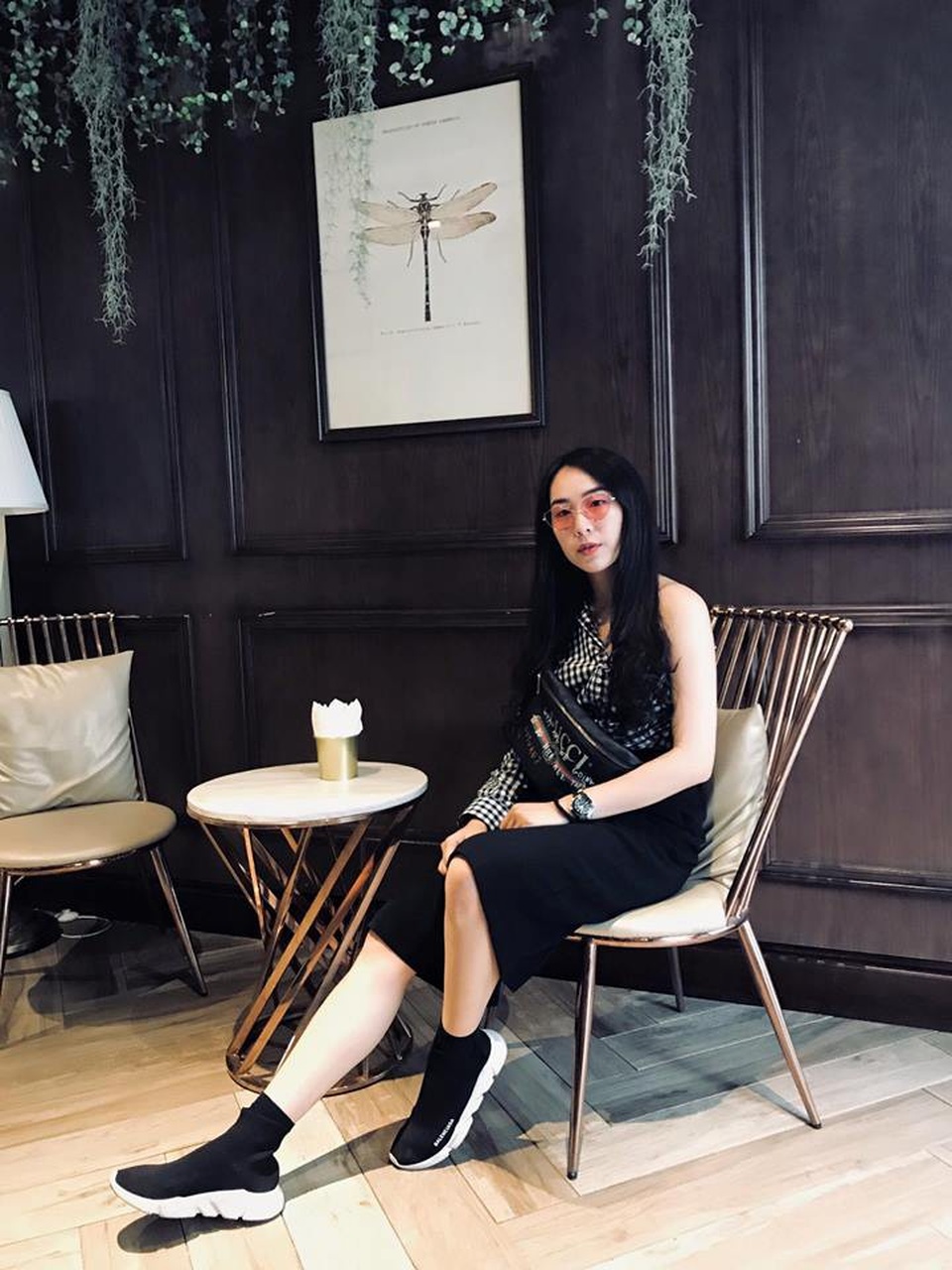 Nữ tiếp viên xinh đẹp mang 2 dòng máu Việt - Hoa, sở hữu thân hình nuột nà - 8 Cô nàng thừa nhận “nghề chọn mình” bởi “khi người khác lái xe đi làm thì mình bay đi làm, thấy thú vị hơn hẳn”.