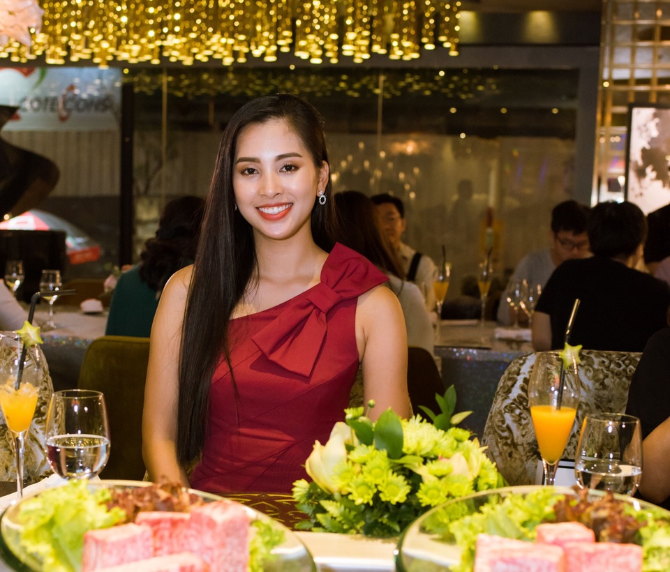 Hoa hậu Tiểu Vy xinh tươi tái xuất - 5
Tiểu Vy hào hứng khi được mời dự nhiều sự kiện quan trọng từ khi đăng quang Hoa hậu Việt Nam.