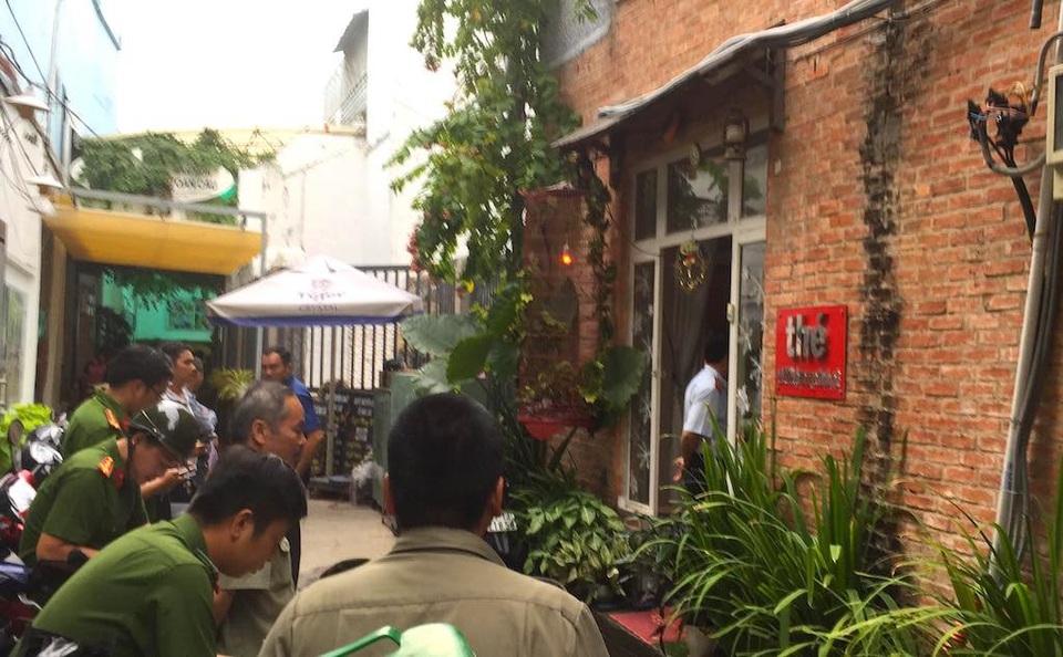 Nhóm 20 nam giới "mây mưa" đồng tính tập thể trong quán gội đầu - 1
Ổ mại dâm đồng tính nam bị công an kiểm tra