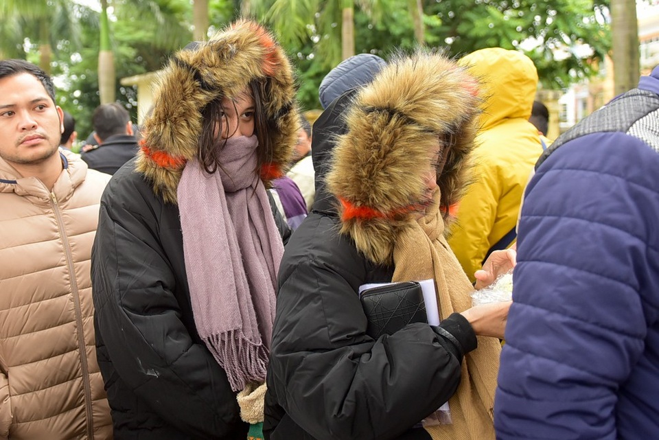 Người hâm mộ co ro chờ nhận vé trận chung kết lượt về AFF Cup 2018 - 6