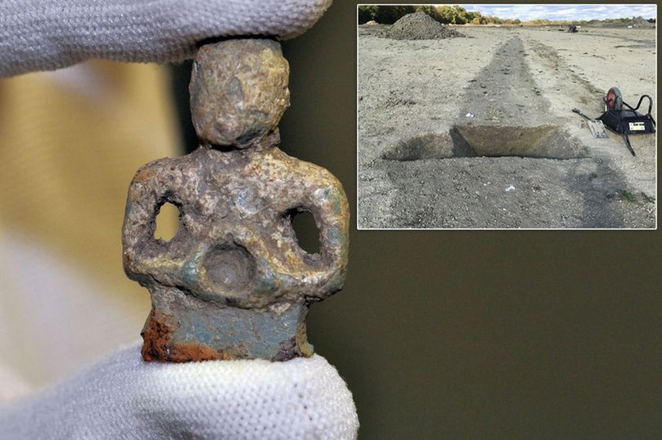 Phát hiện tượng thần bằng kim loại 2.000 năm tuổi của người Celt - Ảnh 1.