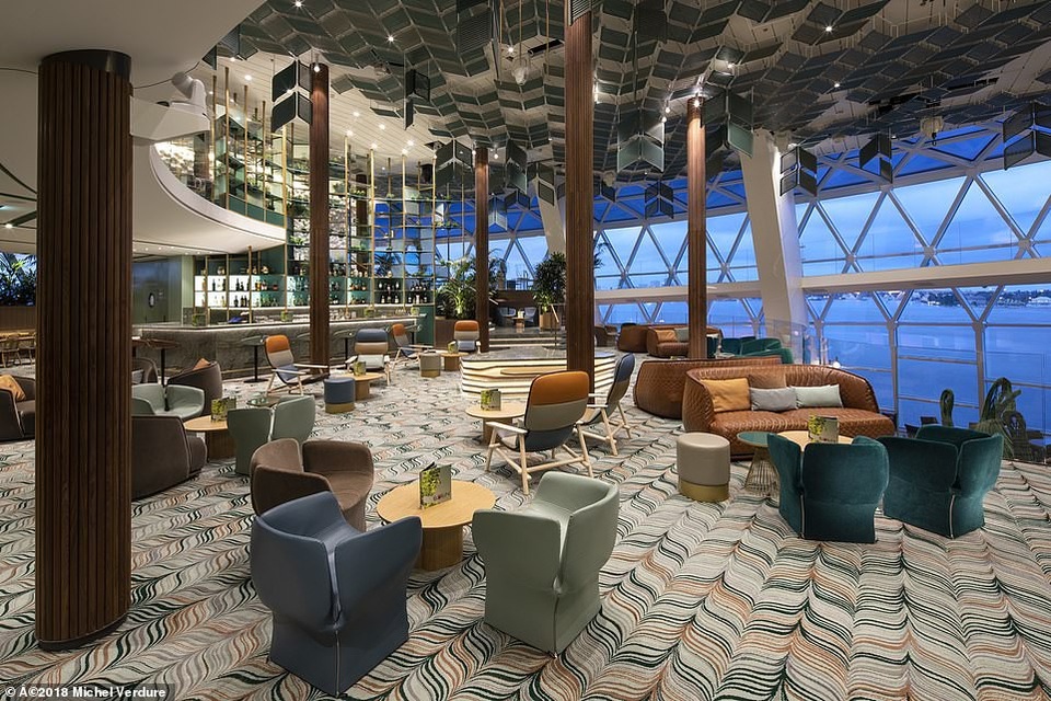 Những con tàu tỉ đô tốt nhất năm 2018 - 2 Có rất nhiều điểm của Celebrity Edge gây ấn tượng với các thành viên Cruise Critic, trong đó có Eden (ảnh). Đó là một nhà hàng với chủ đề vườn tuyệt đẹp nơi phục vụ các trải nghiệm ăn tối đáng nhớ.
