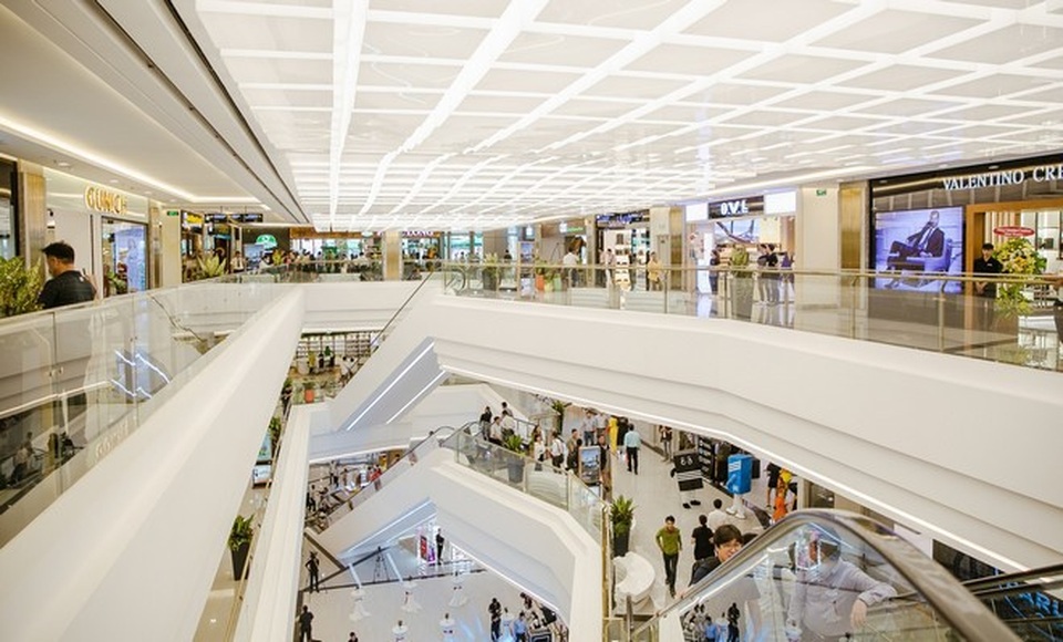 Đón mùa lễ hội cuối năm ấn tượng hơn tại Landmark 81 - 2 Với hàng trăm thương hiệu từ bình dân đến sang trọng, Landmark có thể đáp ứng mọi nhu cầu của các “thượng đế” mùa lễ hội cuối năm