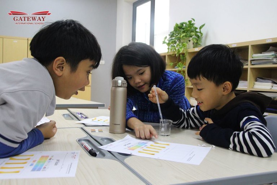 Học sinh trường Gateway làm chủ 4 kỹ năng thế kỷ 21 với phương pháp Steam - 2
Học sinh trường Gateway thích thú trình bày thí nghiệm của mình
