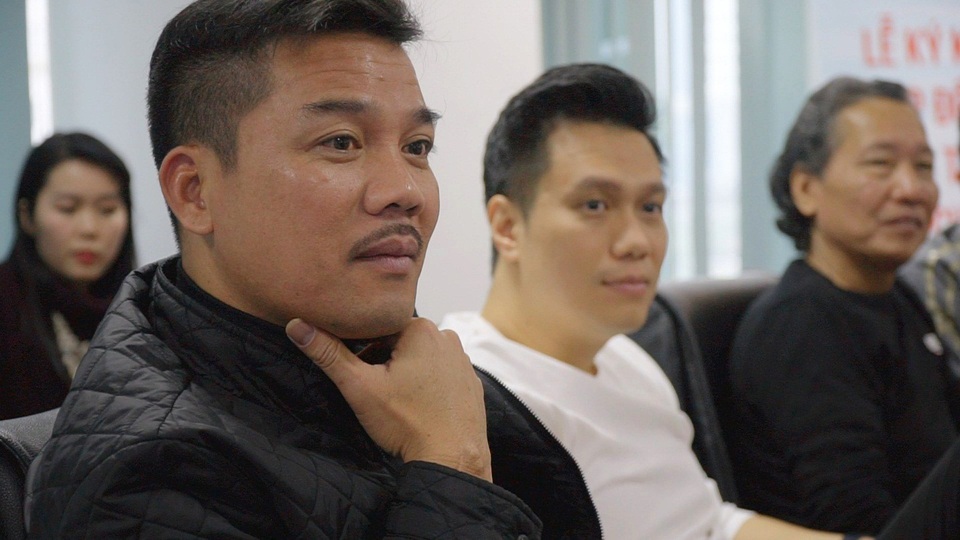 DSS Việt Nam chính thức trở thành nhà tài trợ Kim cương của CLB bóng đá nghệ sĩ V- Stars - 4 Dù rất bận rộn nhưng Huấn luyện viên Như Thuần và diễn viên Việt Anh vẫn sắp xếp thời gian để tham gia buổi ký kết. Hiện tại, diễn viên Việt Anh giữ vai trò Giám đốc V-star, còn Huấn luyện viên Như Thuận đảm nhận vài trò Giám đốc kỹ thuật cho Câu lạc bộ.