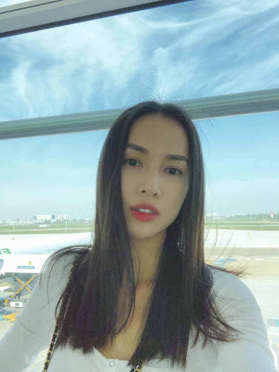 Vóc dáng ngày càng bốc lửa, Vũ Ngọc Anh triệt để "khoe da thịt" - 15 Ngoài vóc dáng nóng bỏng, Vũ Ngọc Anh còn có đôi mắt sắc và rất hút hồn.