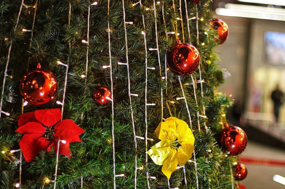 Mãn nhãn trước những cây thông Noel khổng lồ tại Hà Nội - 10 Cận cảnh những họa tiết trang trí trên cây thông Noel lớn.