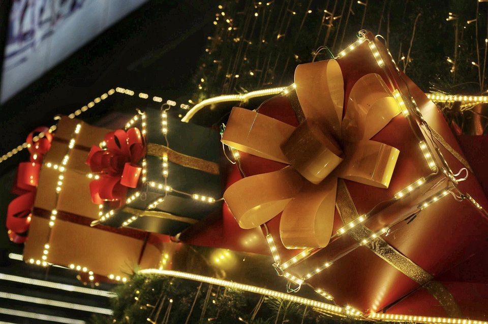 Mãn nhãn trước những cây thông Noel khổng lồ tại Hà Nội - 9 Từng chi tiết đều được lựa chọn và thiết kế tỉ mỉ.