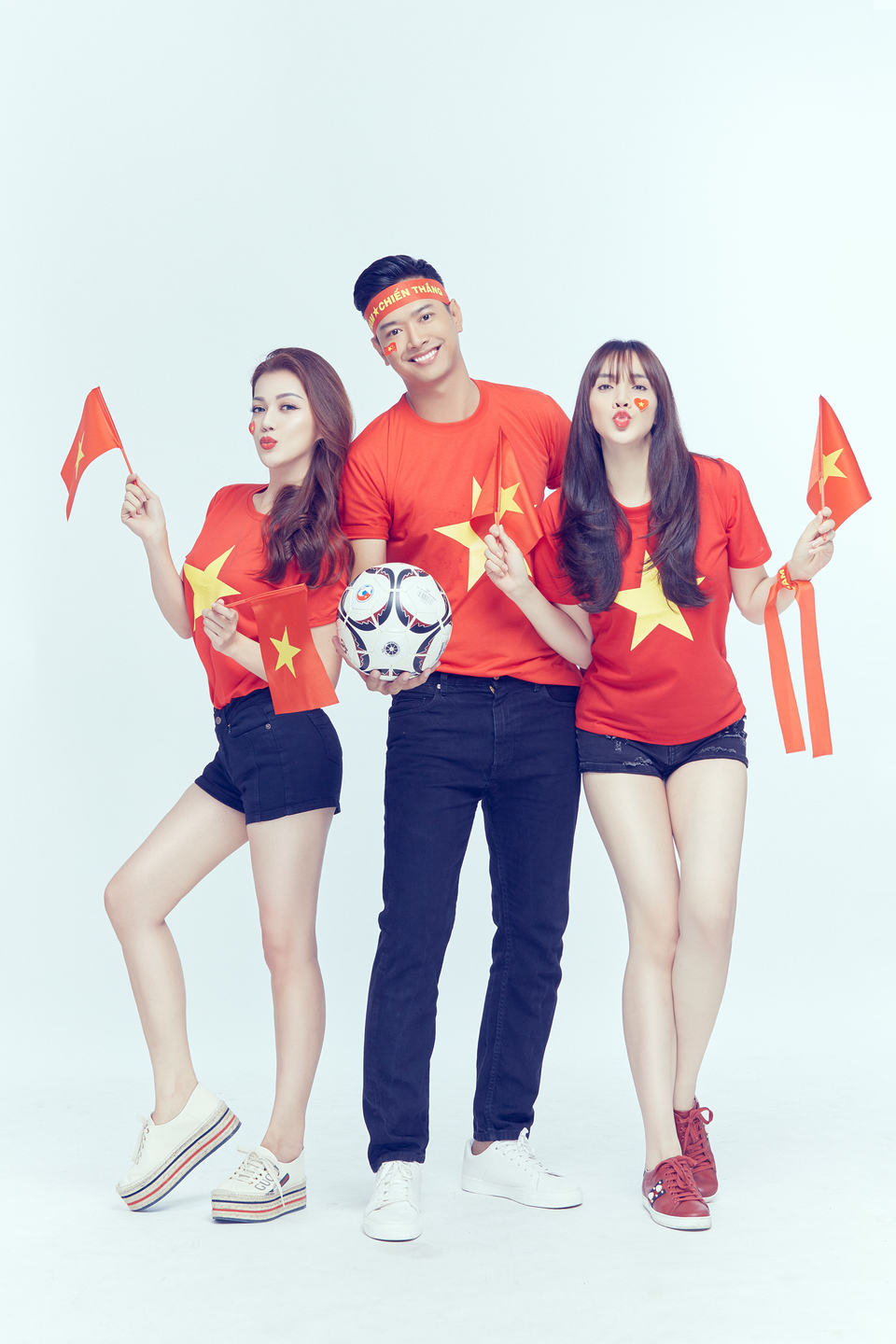 
Siêu mẫu Hồ Đức Vĩnh dự đoán Việt Nam giành chiến thắng 2 - 1 trước Malaysia vào ngày mai
