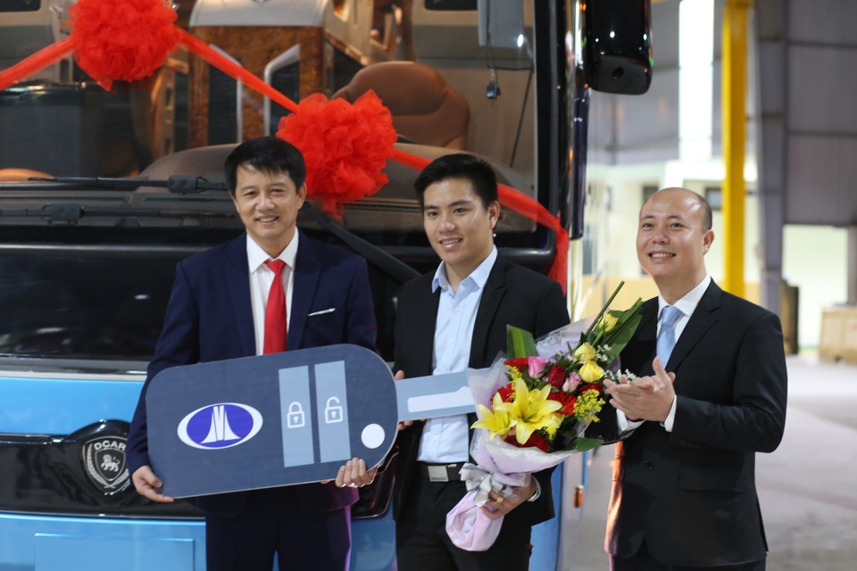 "Khách sạn di động" HAECO Limousine thứ 150 và dấu ấn Vinamotor - 1
Ngày 12/12, tại Thành phố Huế, Tổng công ty công nghiệp ô tô Việt Nam (Vinamotor) – đơn vị thành viên của Tập đoàn BRG đã bàn giao xe HAECO Limousine thứ 150.