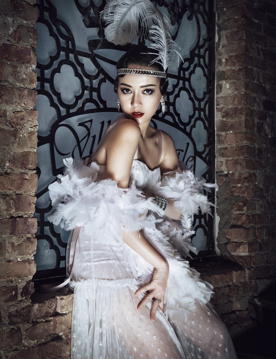 Nếu như ở địa hạt diễn viên, Băng Di đã khá quen thuộc qua nhiều vai diễn thì khi thử sức ở vai trò MC, người đẹp lại là “tân binh” hoàn toàn mới. Từng chia sẻ xác định tinh thần “đến để thử sức và học hỏi là chính” nhưng ngay từ vòng đầu, Băng Di đã gây chú ý trong những phần thi của mình.