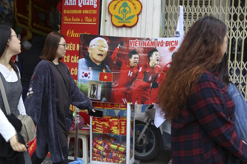Hà Nội hừng hực khí thế cổ vũ đội tuyển Việt Nam - 4 Hà Nội hừng hực khí thế cổ vũ đội tuyển Việt Nam - 4