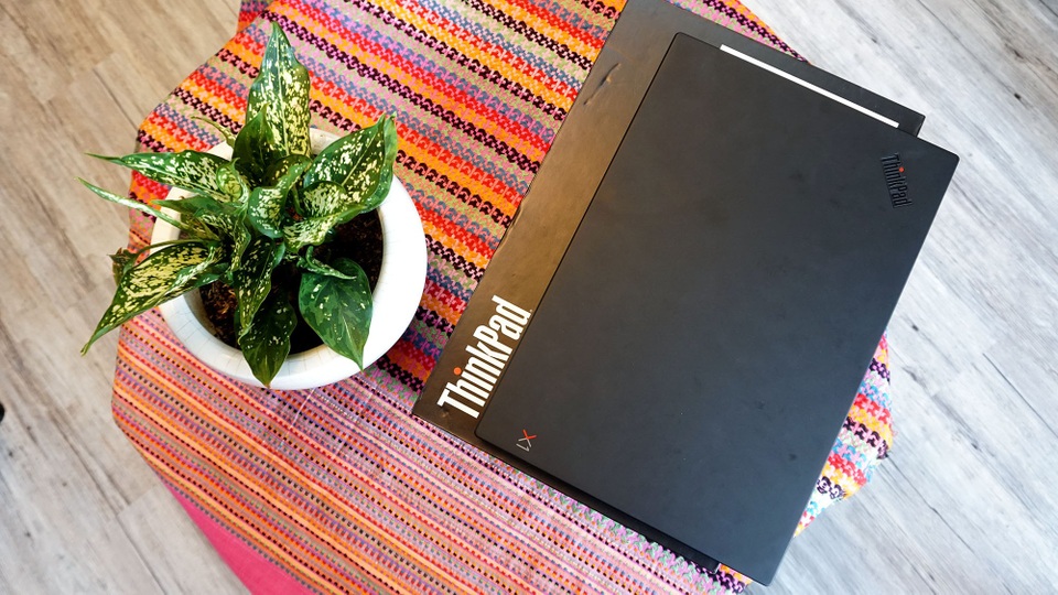 Đập hộp ThinkPad X1 Carbon Gen 6 giá 41,9 triệu đồng - 1 Đập hộp ThinkPad X1 Carbon Gen 6 giá 41,9 triệu đồng - 1