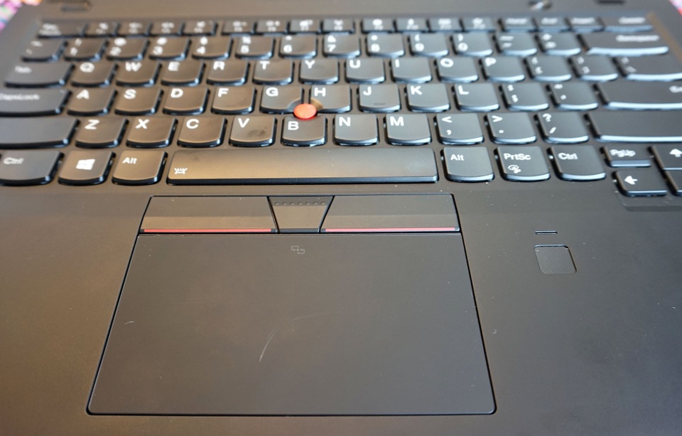 Đập hộp ThinkPad X1 Carbon Gen 6 giá 41,9 triệu đồng - 9 Đập hộp ThinkPad X1 Carbon Gen 6 giá 41,9 triệu đồng - 9