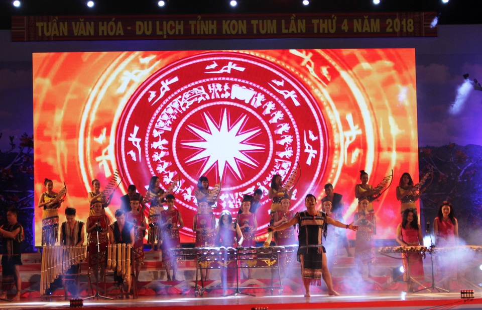 “Sắc hoa Pơ Lang” trong lễ khai mạc Tuần lễ Văn hóa - Du lịch - 1 Lễ Khai mạc Tuần lễ Văn hóa - Du lịch Tuần lễ Văn hóa - Du lịch tỉnh Kon Tum