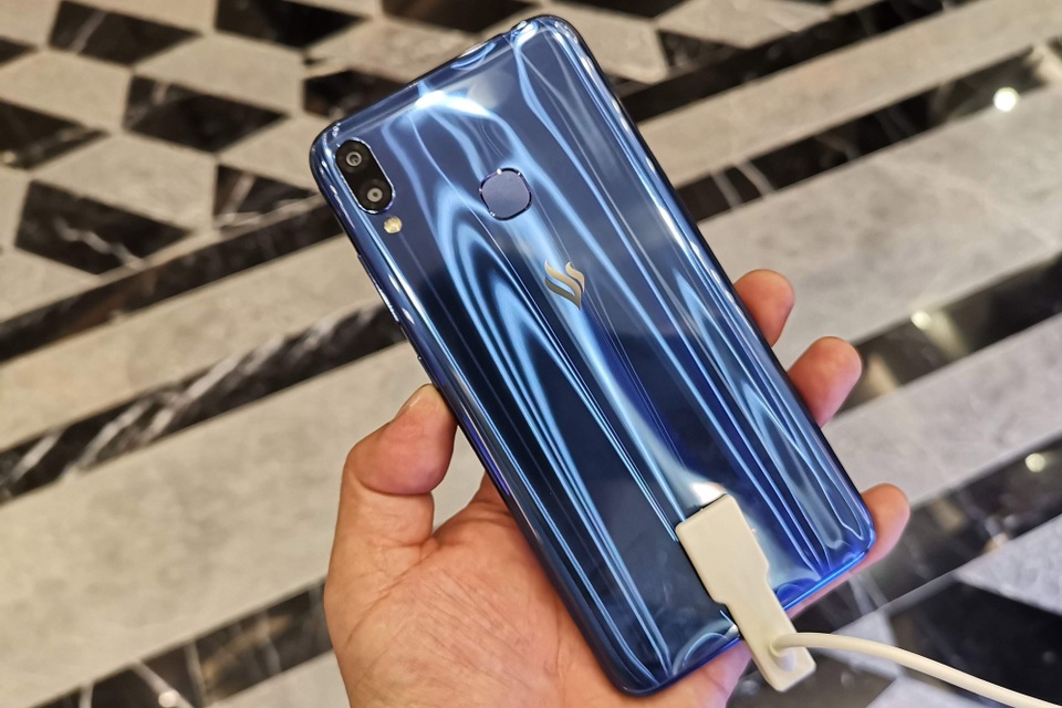 Cận cảnh smartphone rẻ nhất của Vsmart sắp bán tại Việt Nam - 8 Cận cảnh smartphone rẻ nhất của Vsmart sắp bán tại Việt Nam - 8