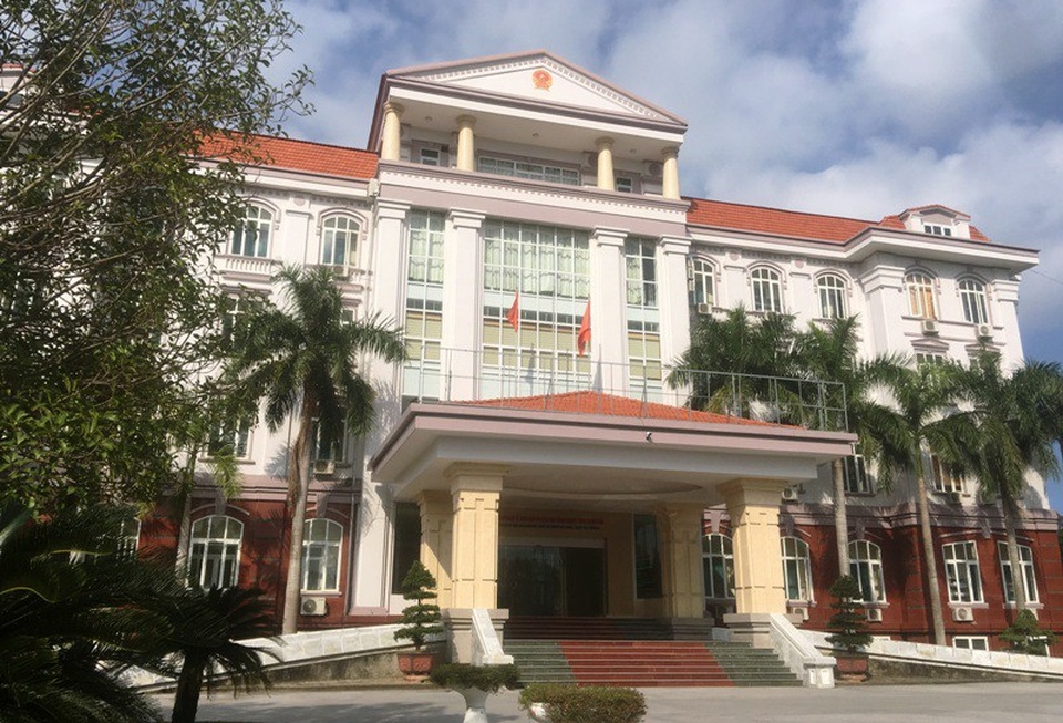 Trạm trộn bê tông không phép “mọc” gần Ban quản lý Khu kinh tế Nghi Sơn - 2 Ban quản lý Khu kinh tế Nghi Sơn và Các khu công nghiệp Thanh Hóa tiền hậu bất nhất.