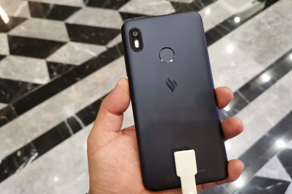 Cận cảnh smartphone rẻ nhất của Vsmart sắp bán tại Việt Nam - 2 Cận cảnh smartphone rẻ nhất của Vsmart sắp bán tại Việt Nam - 2