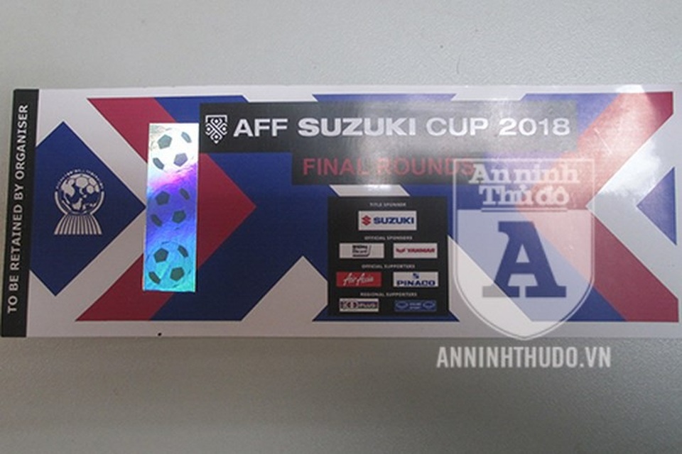 Lời kể cay đắng của nạn nhân bị lừa hàng chục triệu đồng mua vé giả chung kết AFF Cup - 2 Một chiếc vé giả màu mè như thế này được hét giá vài triệu đồng. Kẻ lừa đảo có thể kiếm bộn
