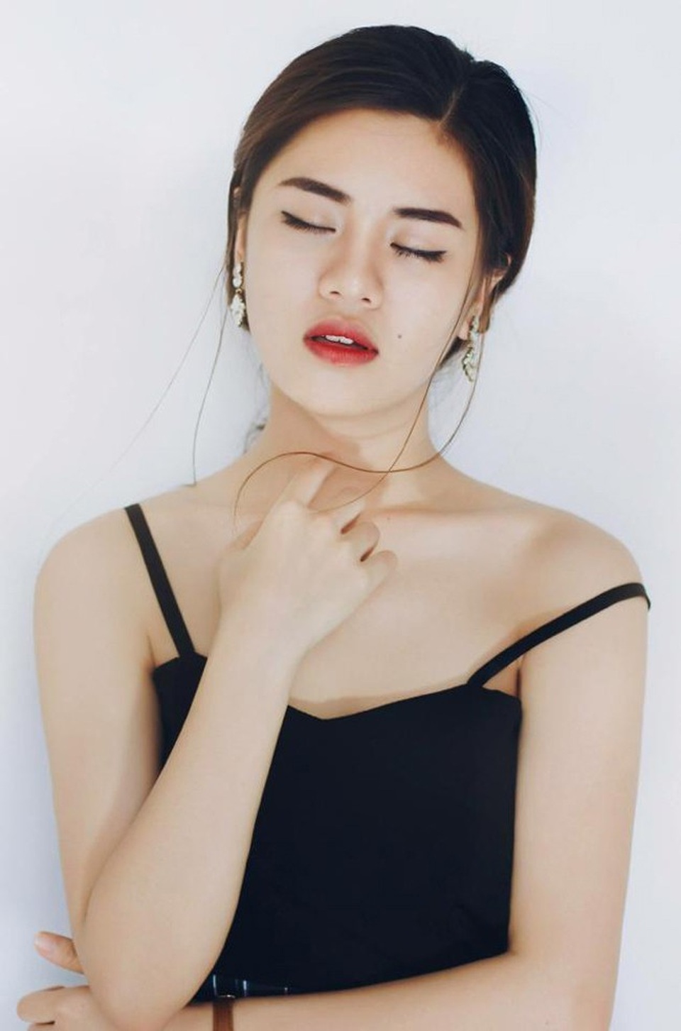 Quế Ngọc Hải, Nguyễn Tiến Linh xiêu lòng hai hot girl xinh nhất thành Vinh - 18
Cô từng là Hoa khôi của trường Đại học nổi tiếng nhất Nghệ An.
