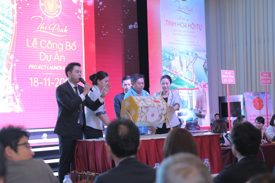 Mua căn hộ: Cẩn trọng kẻo mua nhầm “bánh vẽ” - 5 Chính nhờ các quy trình, thủ tục, pháp lý của Phú Mỹ Hưng được thực hiện rõ ràng minh bạch trong suốt hơn 25 năm qua đã tạo dựng nên uy tín cho doanh nghiệp.