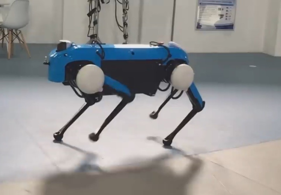Robot của Trung Quốc bị “tố” nhái kiểu dáng chó robot nổi tiếng của Mỹ - 1 Robot 4 chân mới ra mắt của đại học Hàng Châu