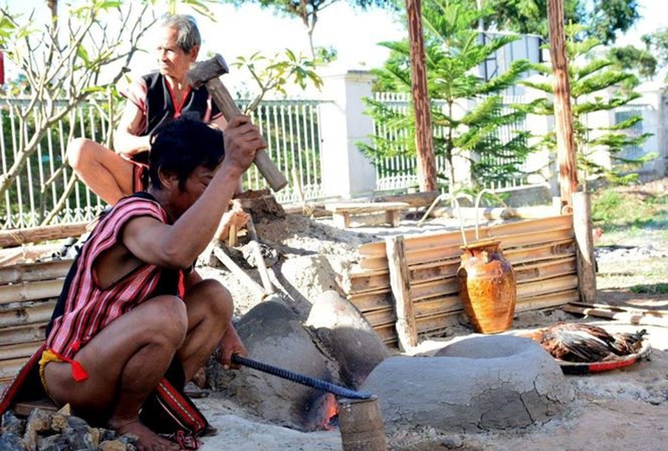 “Sắc hoa Pơ Lang” trong lễ khai mạc Tuần lễ Văn hóa - Du lịch - 3 Các nghệ nhân tham gia Tuần lễ Khai mạc tuần văn hóa – du lịch tỉnh Kon Tum