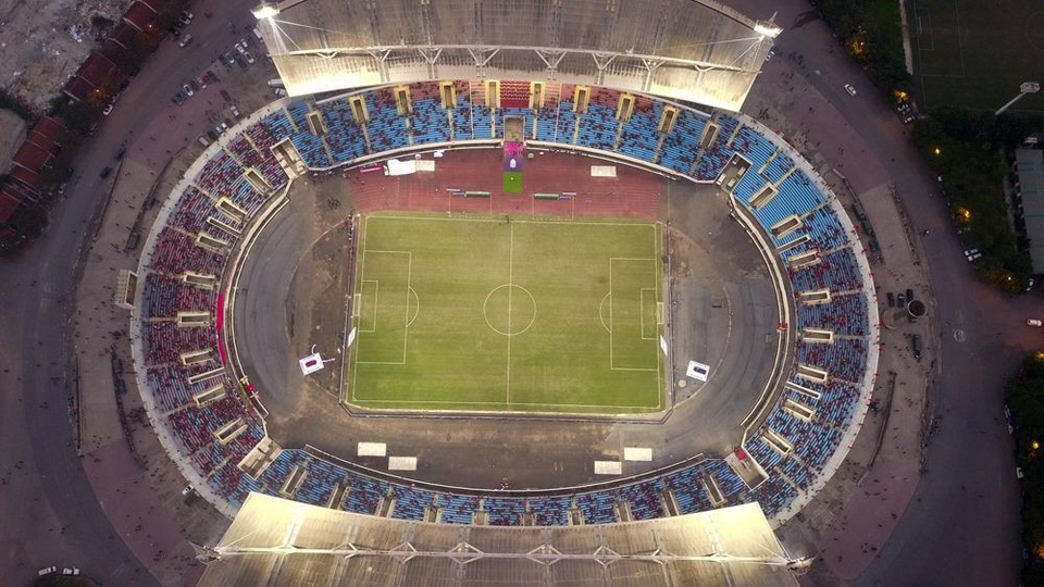 Việt Nam giữ vững tỷ số 1-0, cả nước "sôi sùng sục" cùng "chảo lửa" Mỹ Đình - 30
Khán đài sân Mỹ Đình đang dần được lấp đầy.