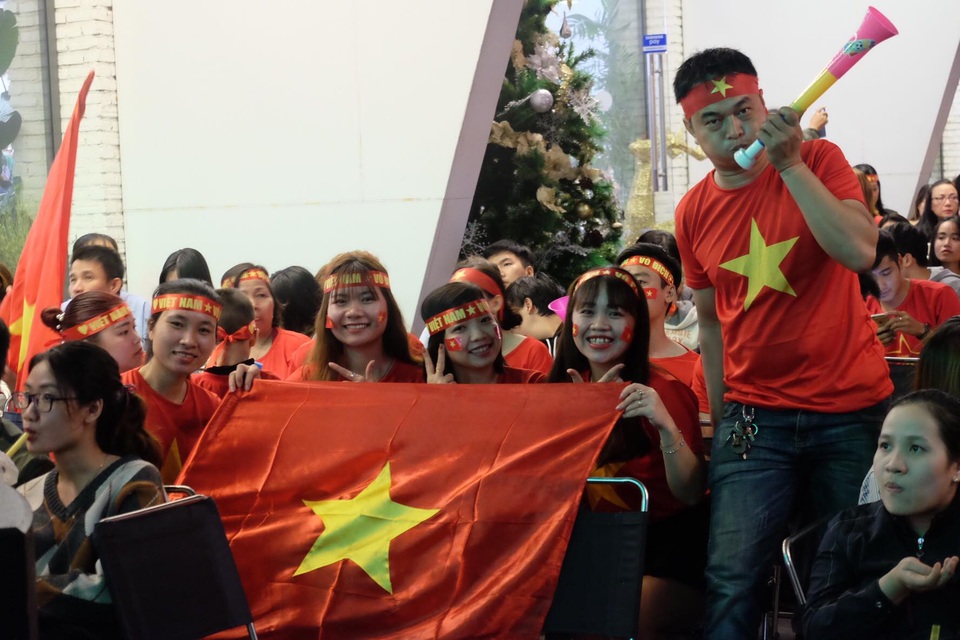 Việt Nam giữ vững tỷ số 1-0, cả nước "sôi sùng sục" cùng "chảo lửa" Mỹ Đình - 33 (Ảnh: Khánh Hiền)