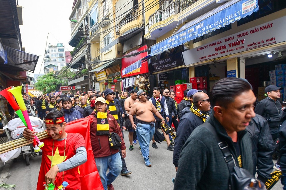 CĐV Malaysia diễu hành trước trận chung kết lượt về AFF Cup 2018 - 7 CĐV Malaysia diễu hành trước trận chung kết lượt về AFF Cup 2018 - 7