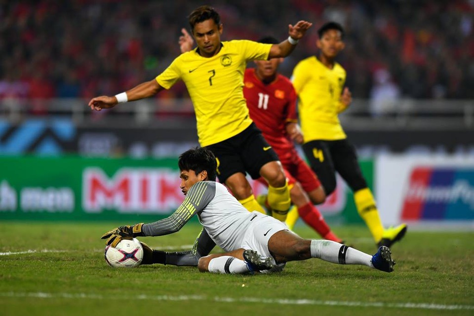 Đánh bại Malaysia, đội tuyển Việt Nam lên ngôi vô địch AFF Cup 2018 - 13
Trận đấu đang diễn ra đầy căng thẳng