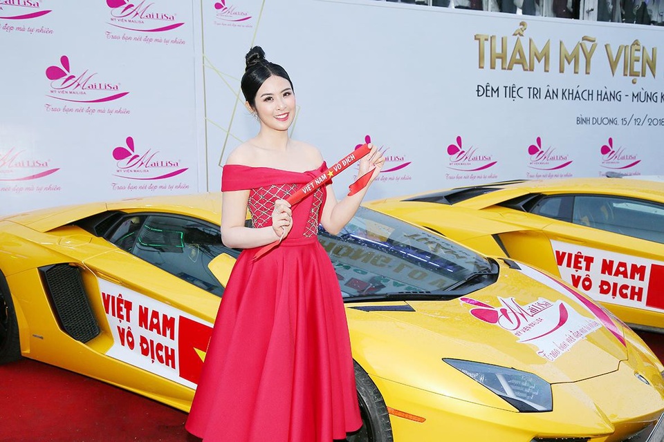 Dàn Hoa hậu, Á hậu Việt cổ vũ Đội tuyển VN trước trận chung kết lịch sử - 4 Dàn Hoa hậu, Á hậu Việt cổ vũ Đội tuyển VN trước trận chung kết lịch sử - 4