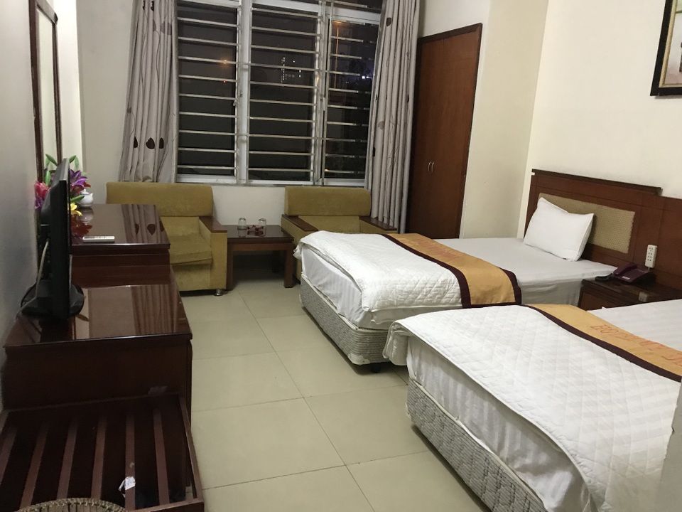 Nhà nghỉ quanh sân Mỹ Đình “cháy phòng", giá tiền triệu trước trận chung kết - 7 Nội thất tại nhà nghỉ cũng ở mức tạm chấp nhận được