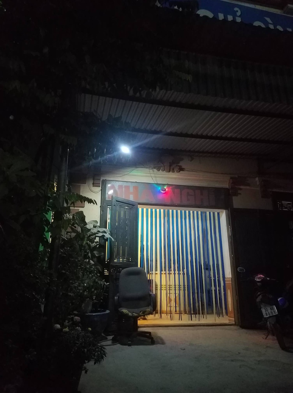 Nhà nghỉ quanh sân Mỹ Đình “cháy phòng", giá tiền triệu trước trận chung kết - 2 Các nhà nghỉ cũng đã rục rịch tăng giá