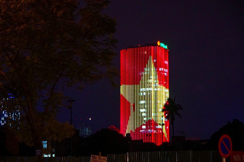 
Hà Nội cũng như cả nước đang hướng về đội tuyển.
