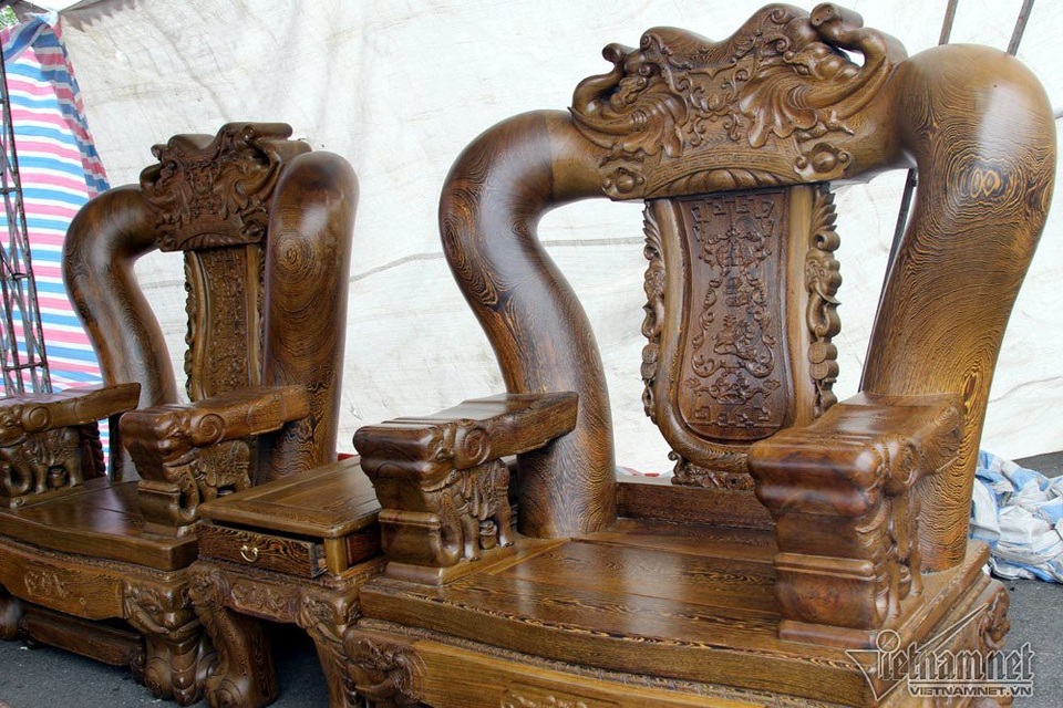 Dân Thủ đô đổ xô đi xem "mỹ nhân chân dài" tiền tỷ - 10 Dân Thủ đô đổ xô đi xem "mỹ nhân chân dài" tiền tỷ - 10