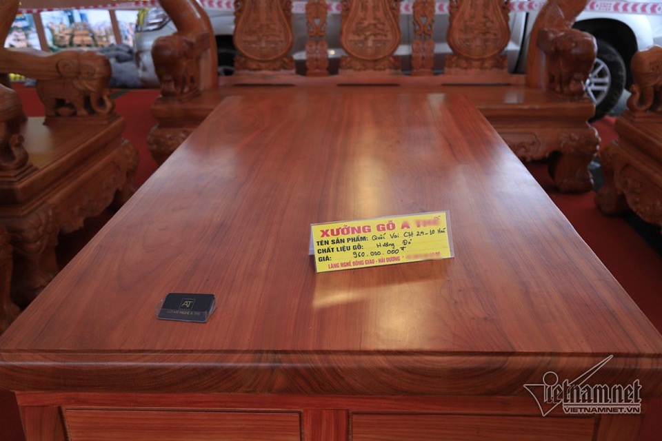 Dân Thủ đô đổ xô đi xem "mỹ nhân chân dài" tiền tỷ - 13 Dân Thủ đô đổ xô đi xem "mỹ nhân chân dài" tiền tỷ - 13