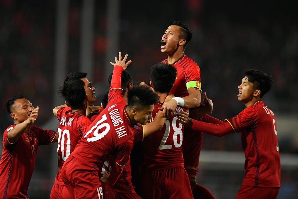 CĐV Malaysia chúc mừng đội tuyển Việt Nam vô địch AFF Cup 2018 - 1
Đội tuyển Việt Nam giành chức vô địch AFF Cup 2018 một cách xứng đáng
