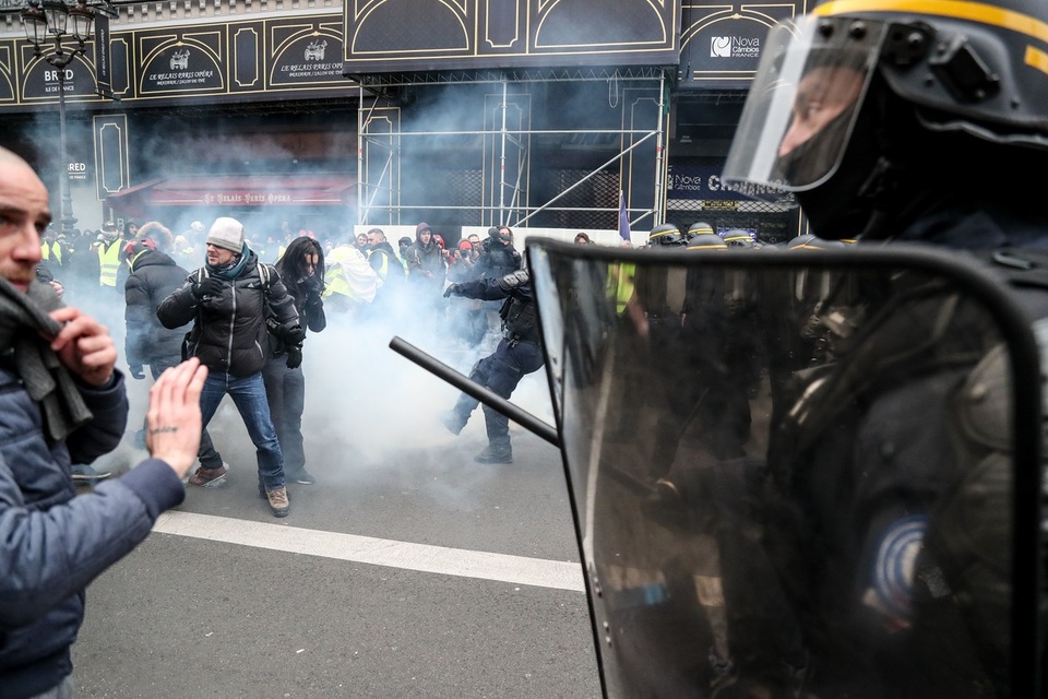 Bạo động, biểu tình ngực trần tiếp tục "rung chuyển" nước Pháp - 7 (Ảnh: AFP)