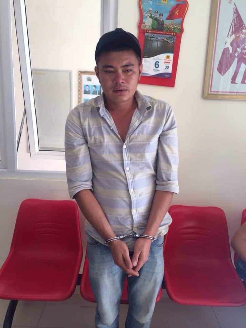 
Đối tượng Nguyễn Hoàng Linh bị bắt khi đang trên đường bỏ trốn về quê
