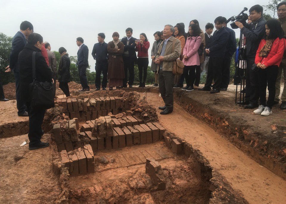 Đi tìm những bí ẩn về quần thể Am Các trên núi cao - 8 Các nhà nghiên cứu đang đi tìm những lời giải cho bí ẩn của ngôi chùa này.