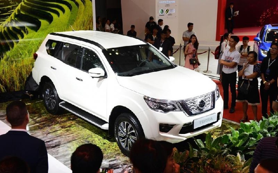 Nissan Terra chính thức ra mắt với giá bán từ 988 triệu đồng - 2 Nissan Terra chính thức ra mắt với giá bán từ 988 triệu đồng - 2
