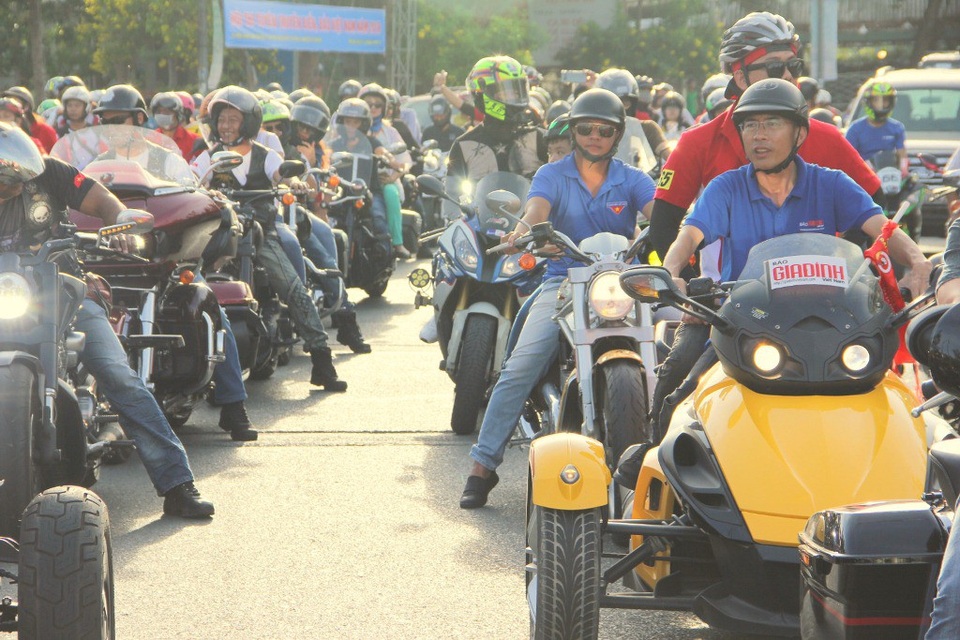 500 xe phân khối lớn diễu hành trên phố Cần Thơ hớp hồn người đi đường